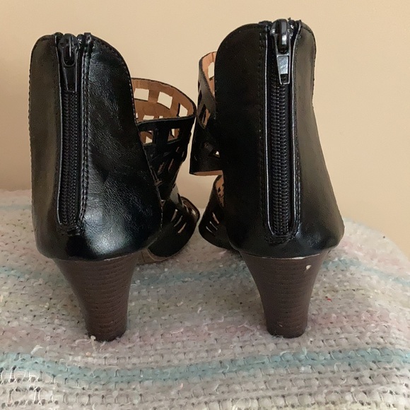 LAST CALL NY VIP black cut-out booties - Picture 6 of 13